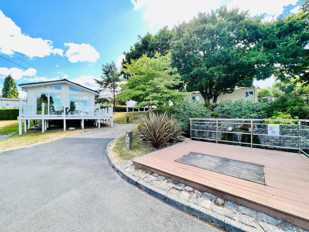 Waterfall Retreat Poole Luaran gambar