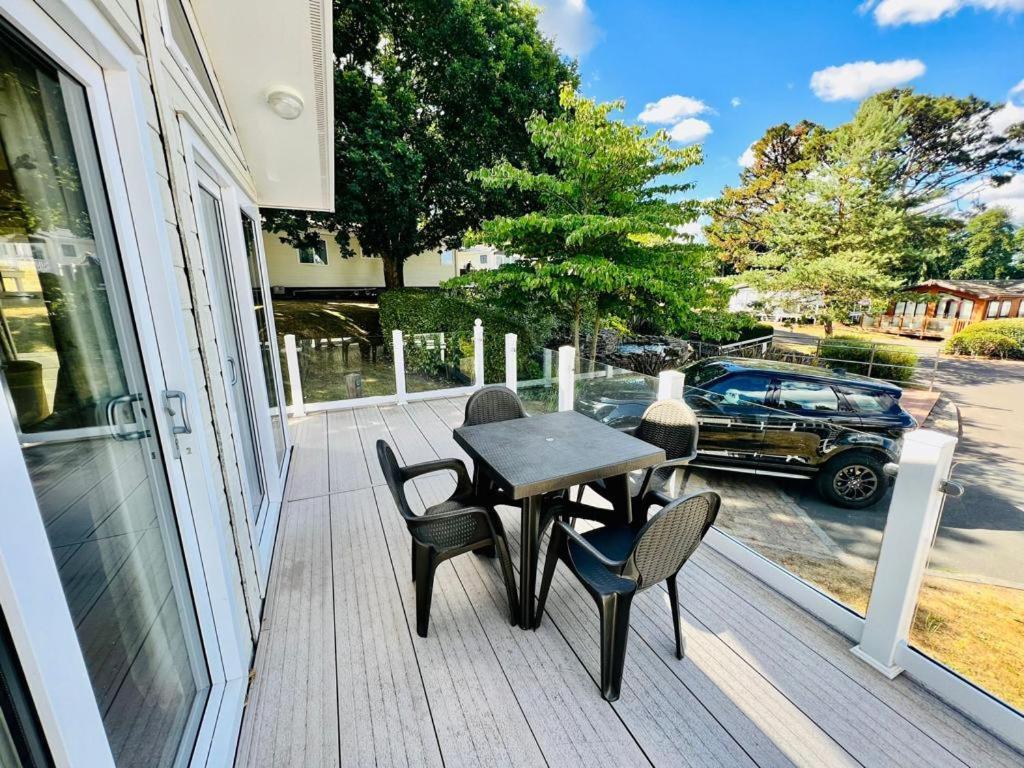 Waterfall Retreat Poole Luaran gambar